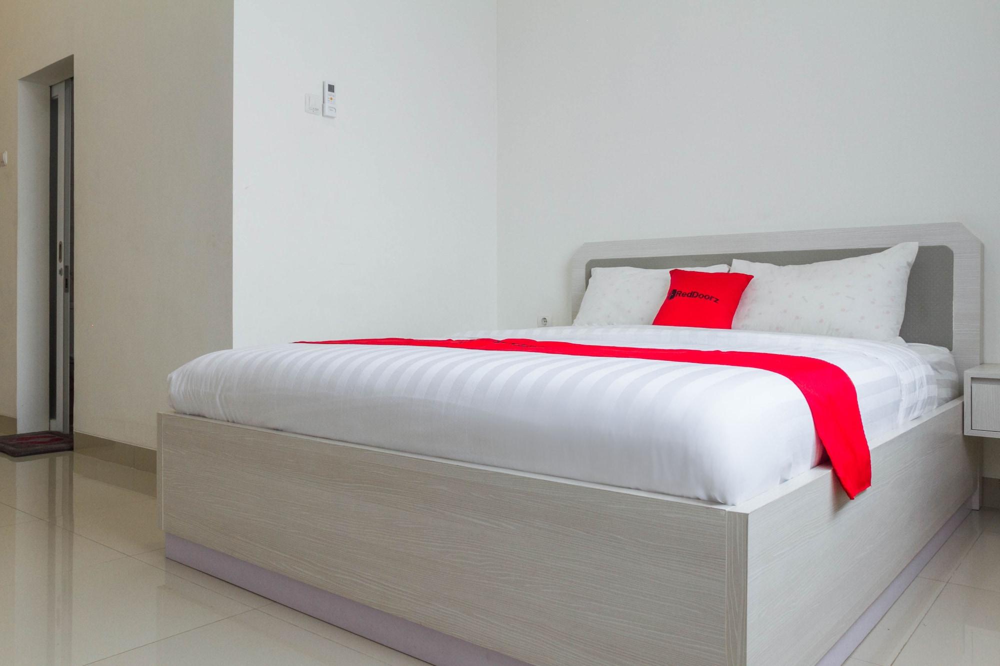 Reddoorz Plus Near Jatinangor Town Square 2 Exterior photo