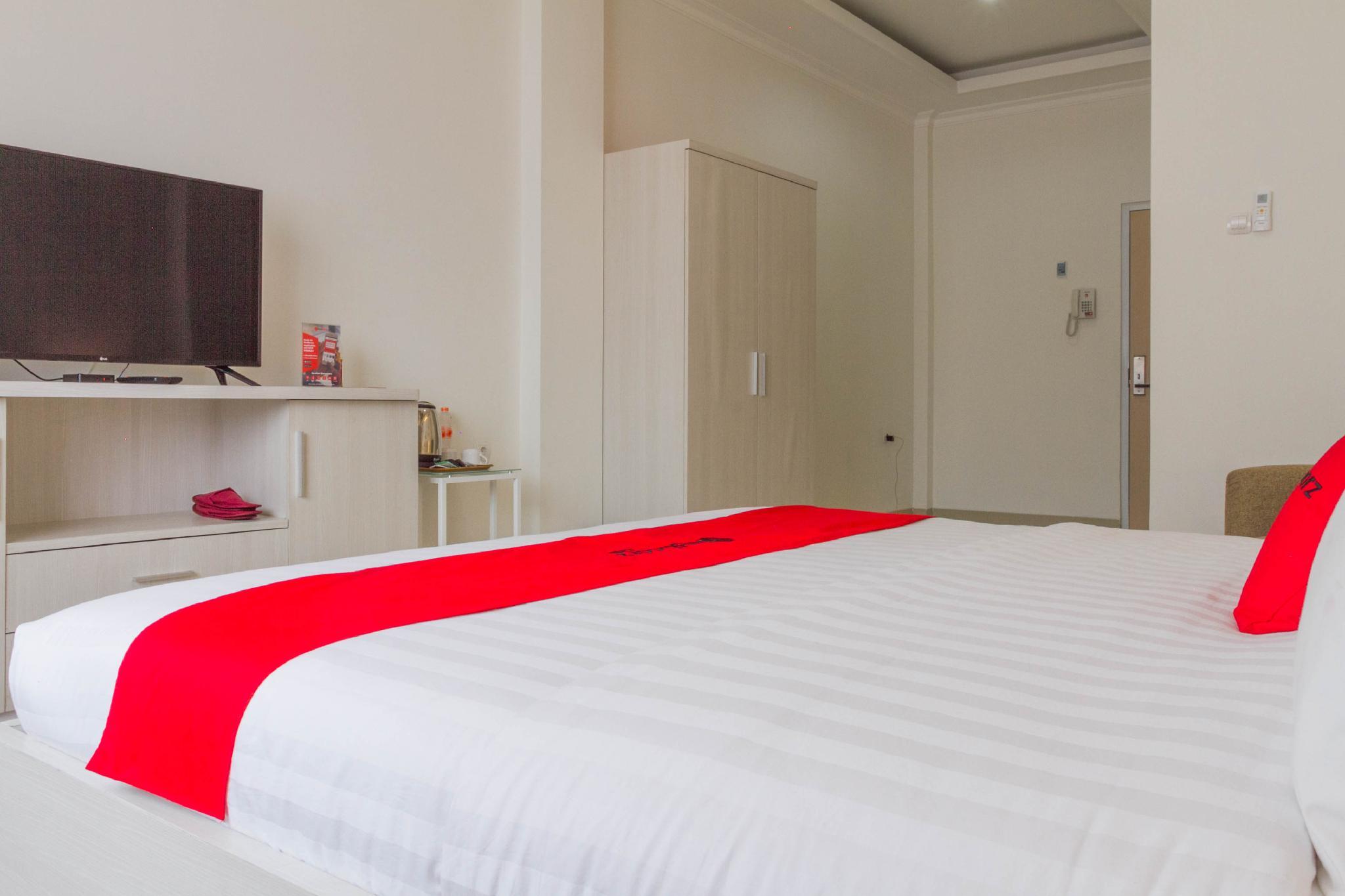 Reddoorz Plus Near Jatinangor Town Square 2 Exterior photo